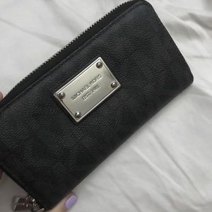 michael kors zip wallet